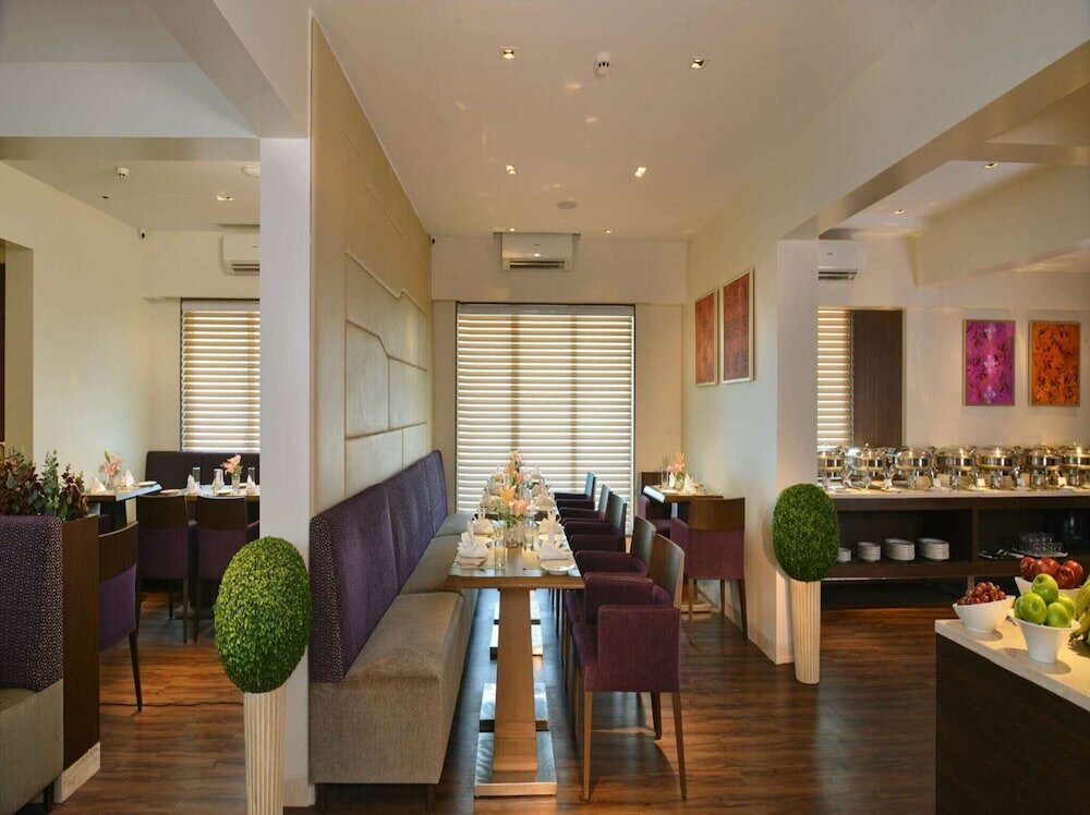 Фото Residency Sarovar Portico Mumbai