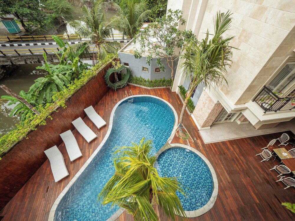 Фото Alron Hotel Kuta Powered by Archipelago