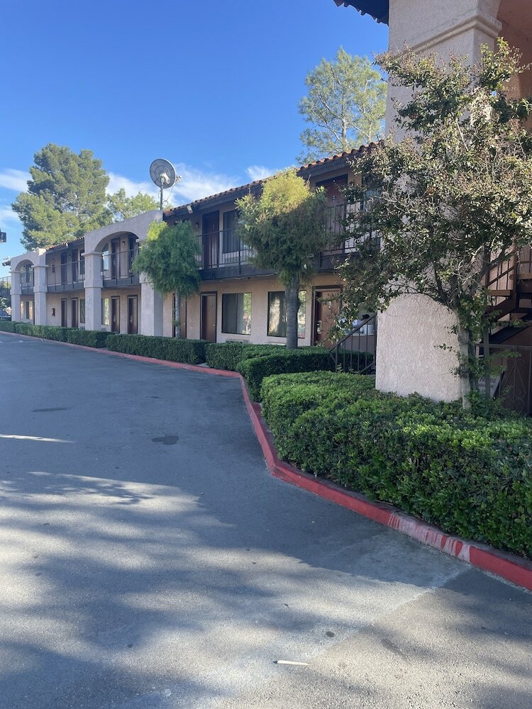 Фото Days Inn by Wyndham San Bernardino/Redlands