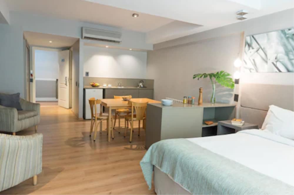 Фото Portal Plaza Suites