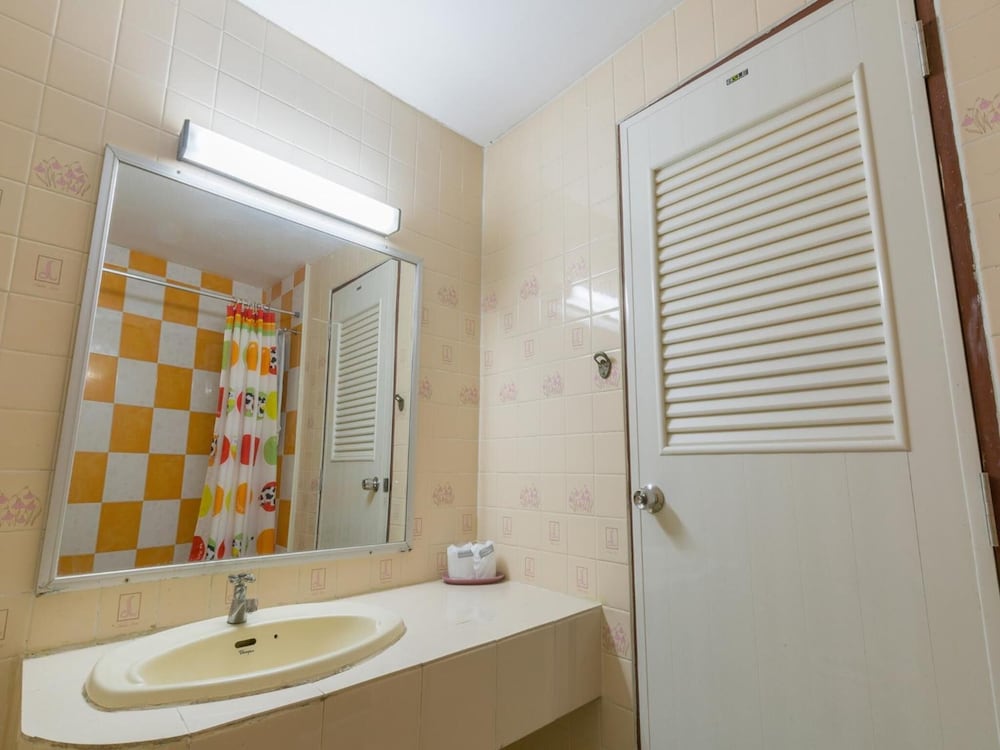 Фото Lake Inn Hotel