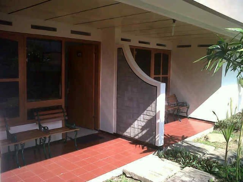 Фото Hotel Nirwana Batu