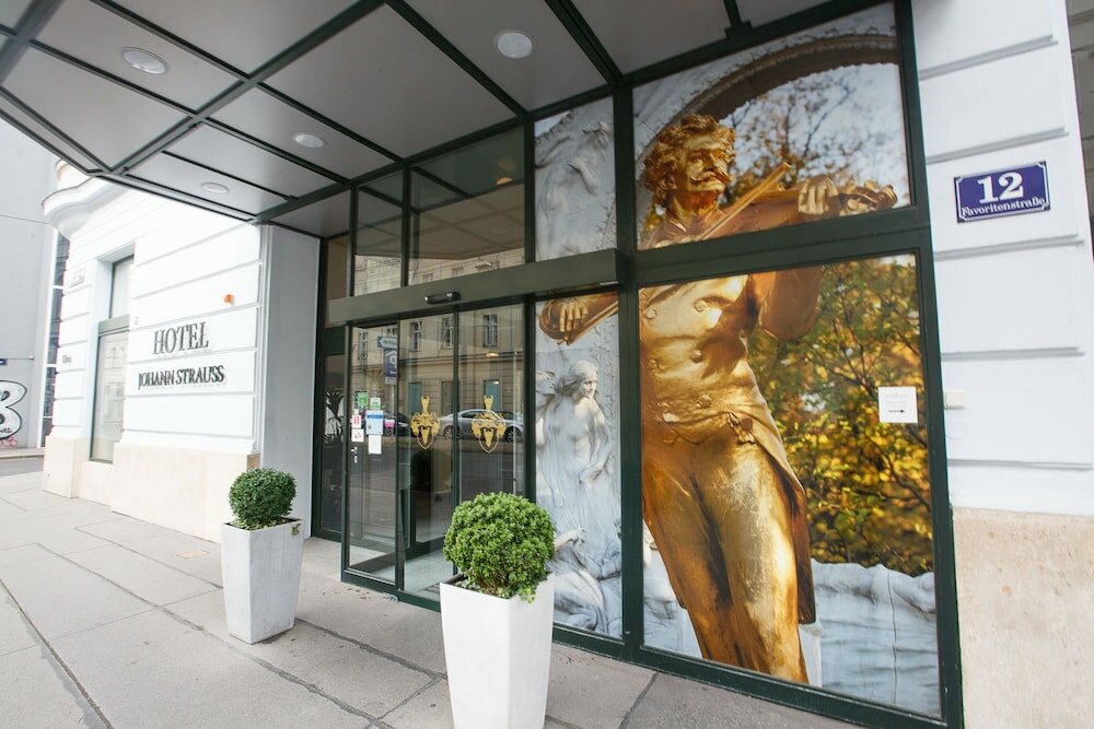 Фото Hotel Johann Strauss