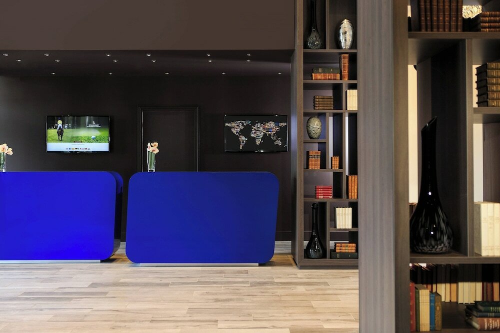 Фото Renaissance Paris Hippodrome De St. Cloud Hotel