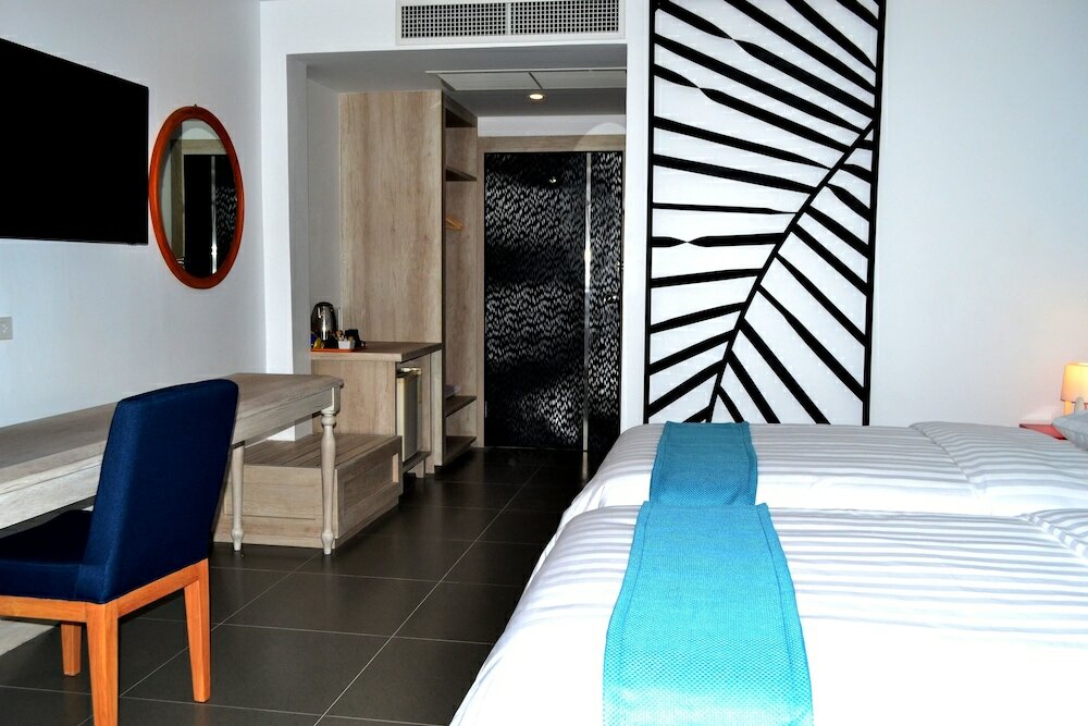 Фото Flipper Lodge Hotel