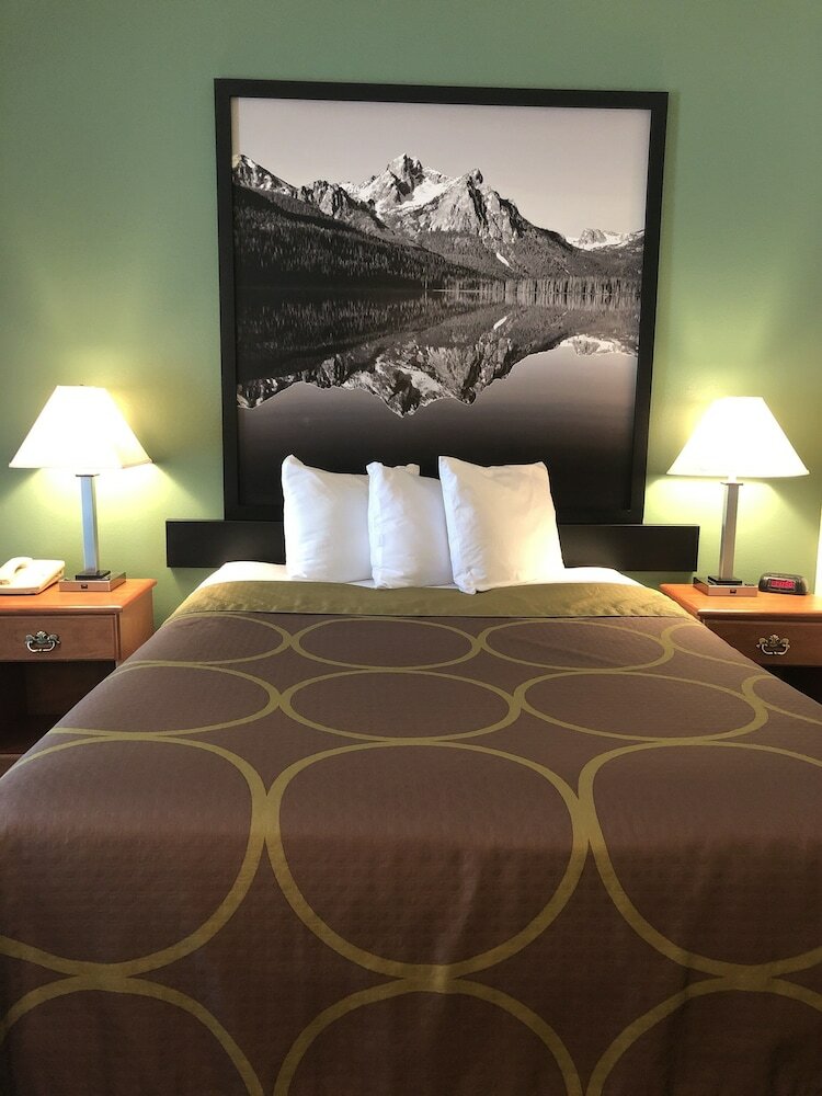 Фото Super 8 by Wyndham Salmon