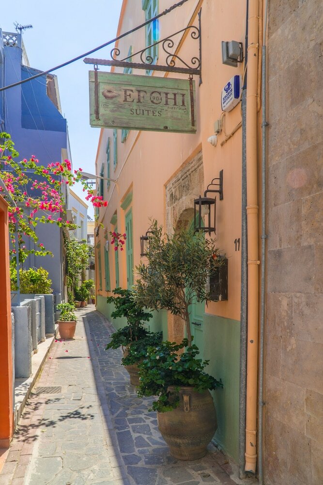 Фото Efchi Suites 1904