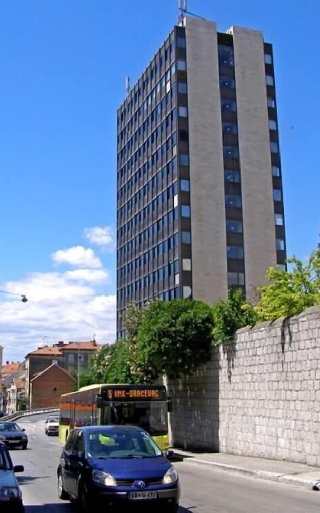 Фото отеля 2