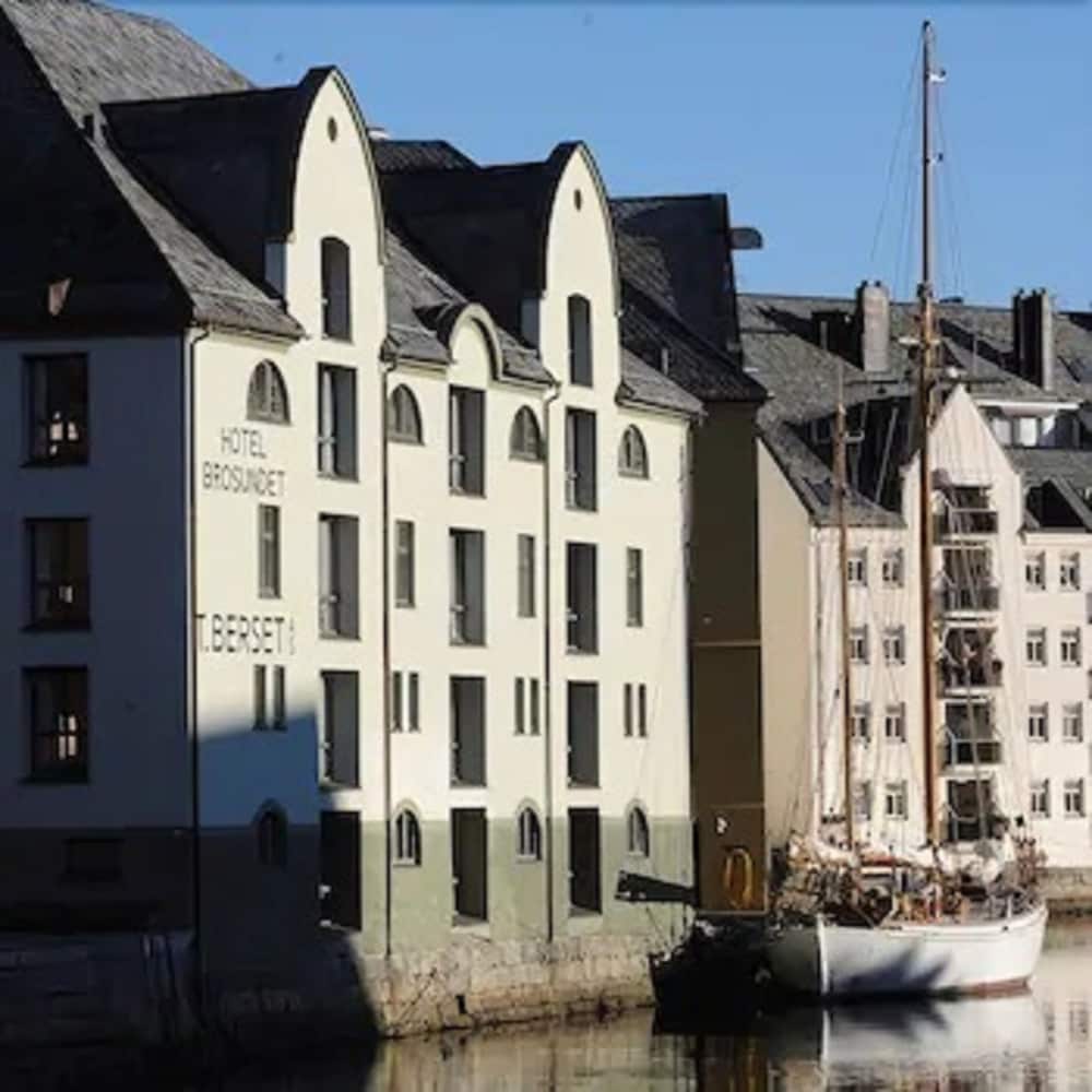 Фото Hotel Brosundet