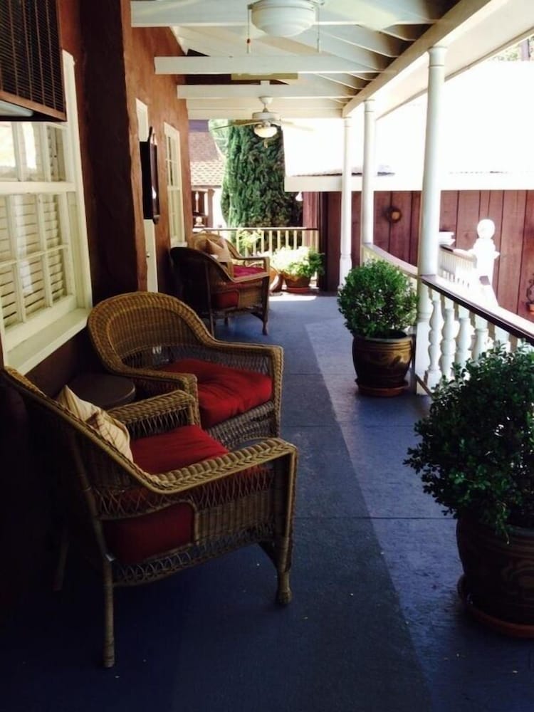 Фото Gunn House Hotel