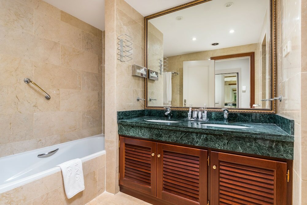 Фото Boutique Hotel Puerto Banus B51 & Park Plaza Suites Apartamentos