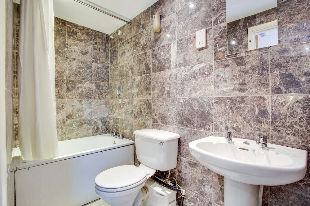 Фото Oyo Somerset Hotel Baker Street London