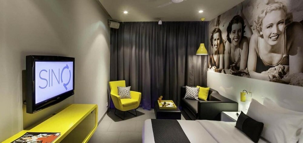 Фото SinQ Party Hotel