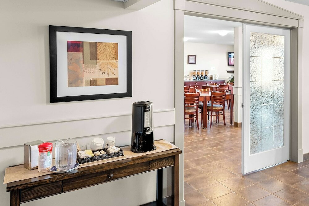 Фото Surestay Plus by Best Western Hardisty