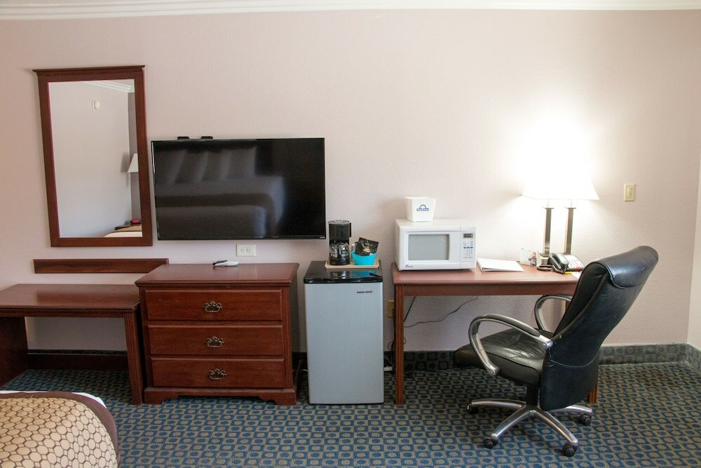 Фото Days Inn by Wyndham Indio