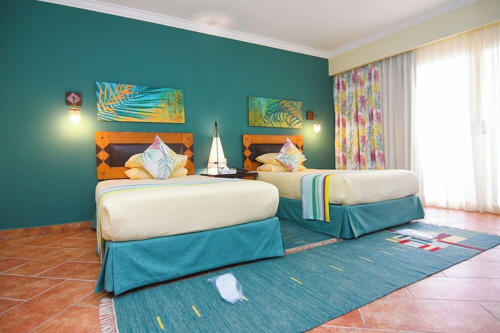 Фото Carols Beau Rivage Hotel