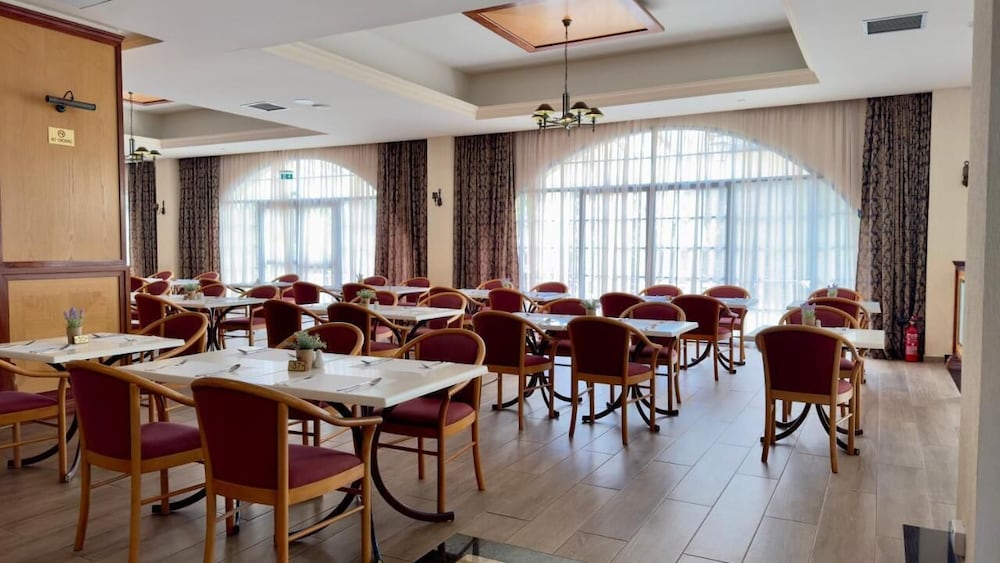 Фото Navarria Hotel