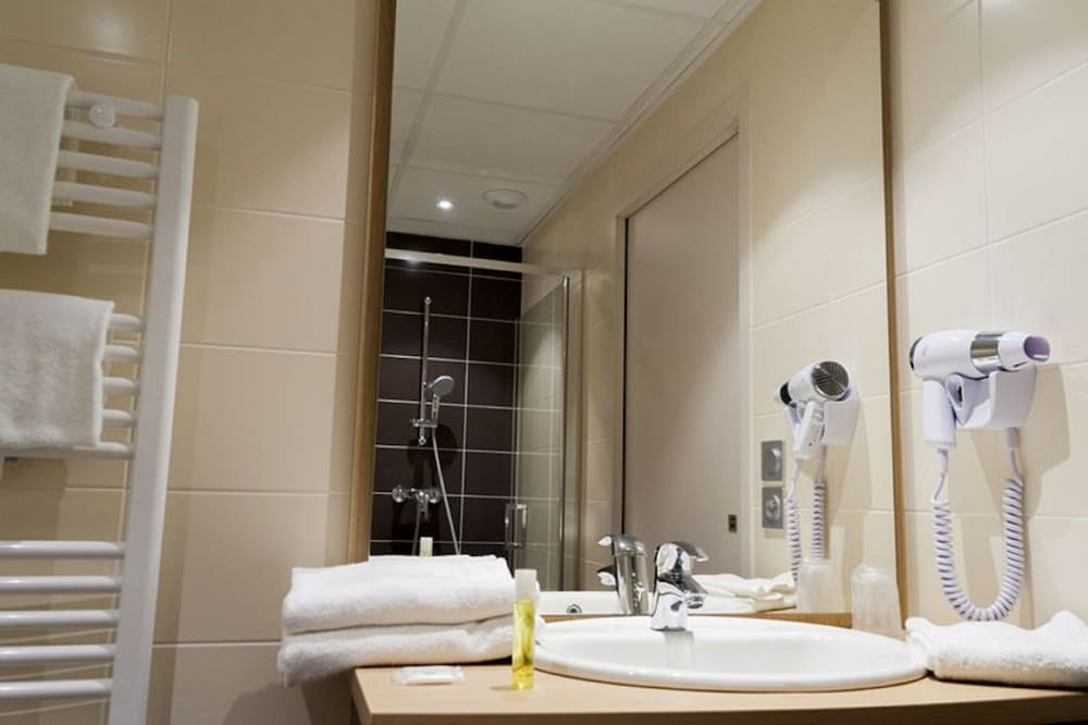 Фото Brit Hotel Mâcon Centre Gare