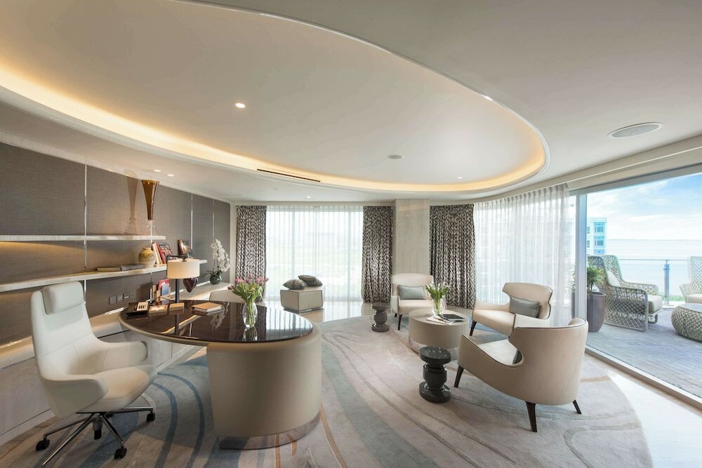 Фото Conrad Manila