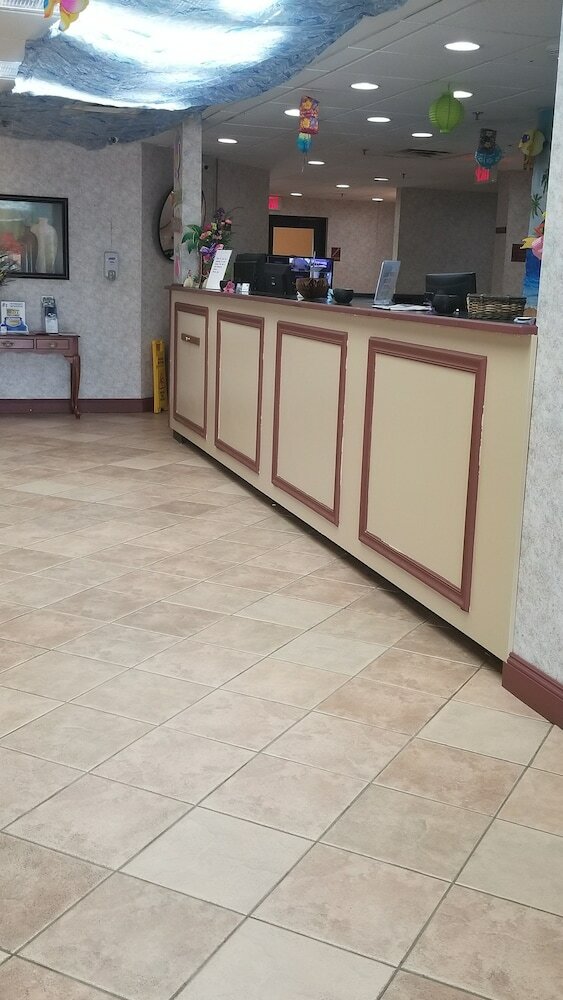 Фото Super 8 by Wyndham Grayson