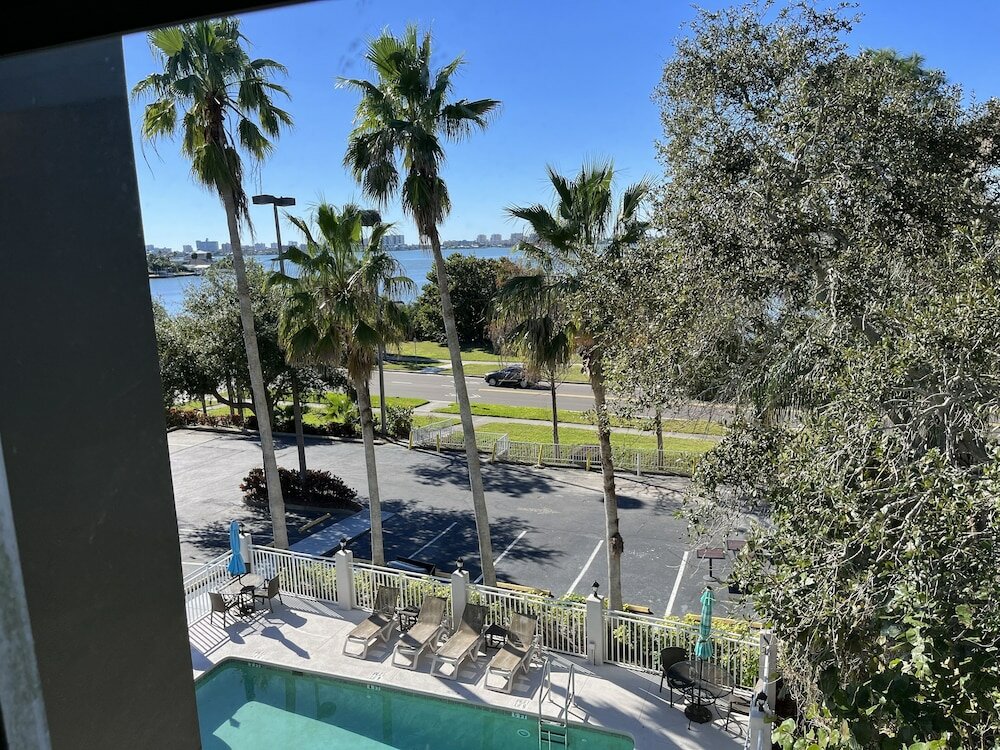 Фото Comfort Suites Clearwater - Dunedin