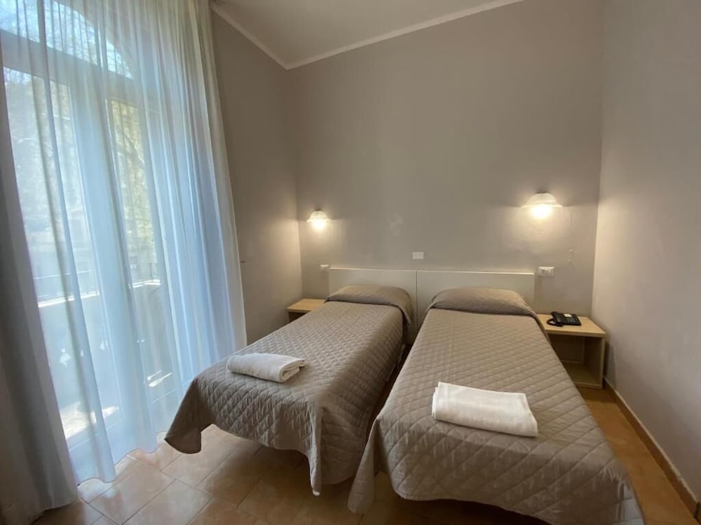 Фото Hotel Atena