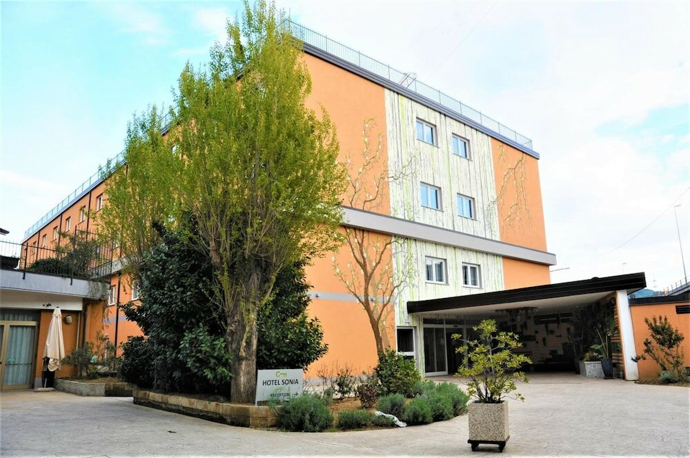 Фото отеля 2