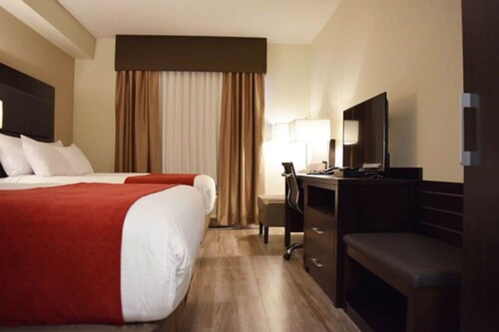 Фото Days Inn by Wyndham 100 Mile House