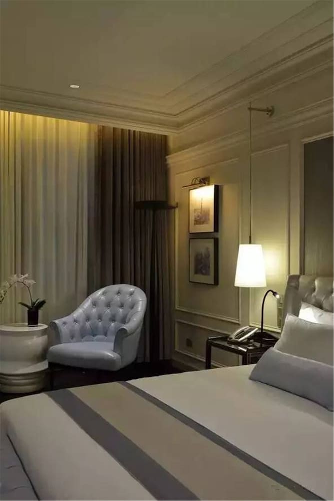 Фото Golden Tulip Bund New Asia