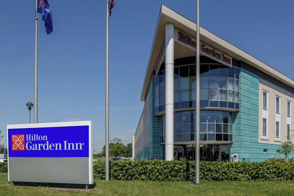 Фото Hilton Garden Inn Luton North