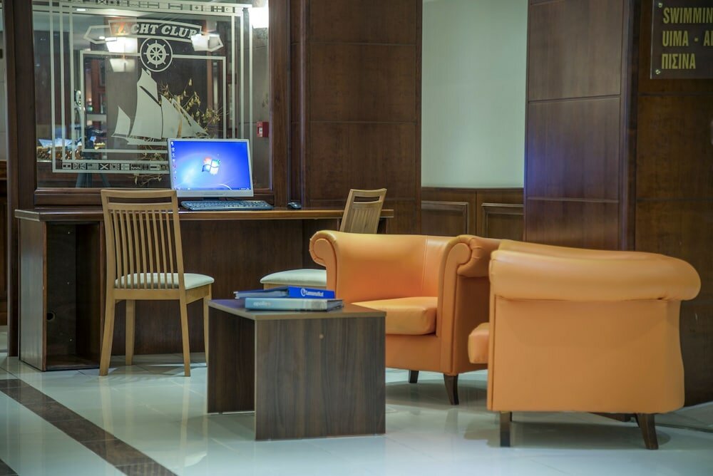 Фото Manousos City Hotel