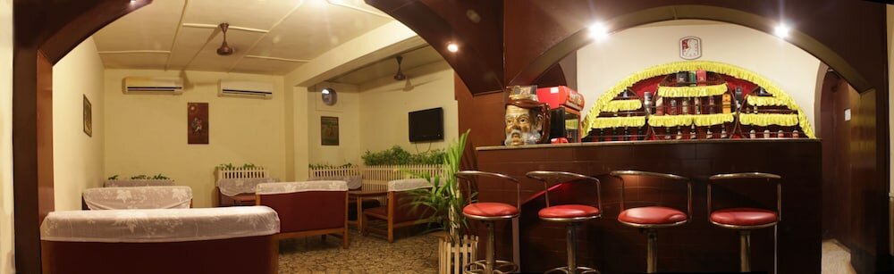 Фото Hotel Parisutham