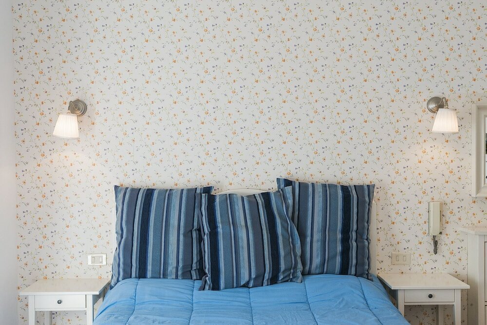 Фото Casale dell'Insugherata B&b Roma