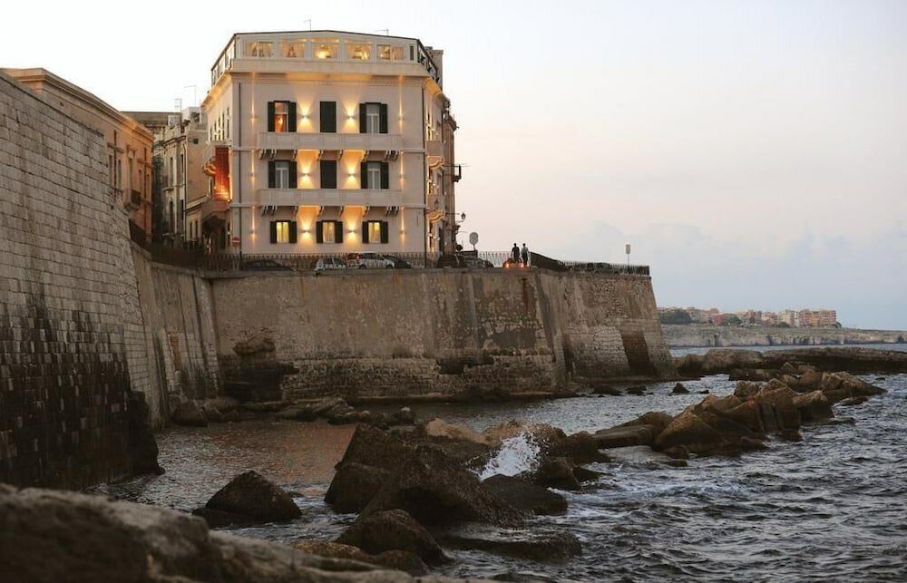 Фото отеля 1