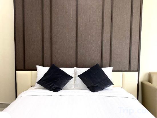 Фото The Shade Residence