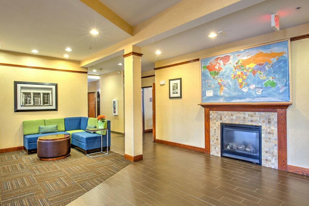 Фото Comfort Suites Urbana Champaign, University Area