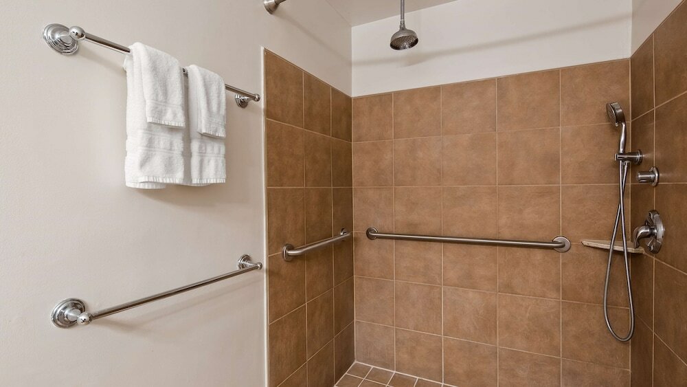 Фото Best Western Plus Coastline Inn