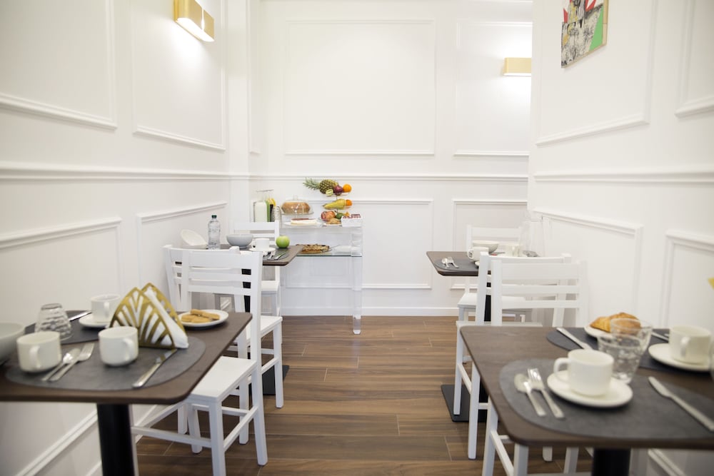 Фото Unicum Roma Suites