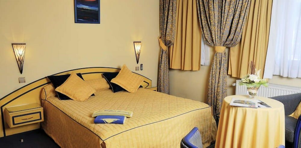 Фото Les Reflets Jaunes