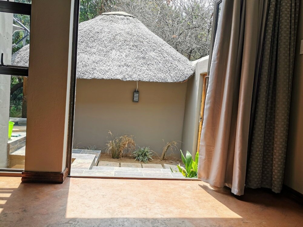 Фото Aerotropolis Guest Lodge