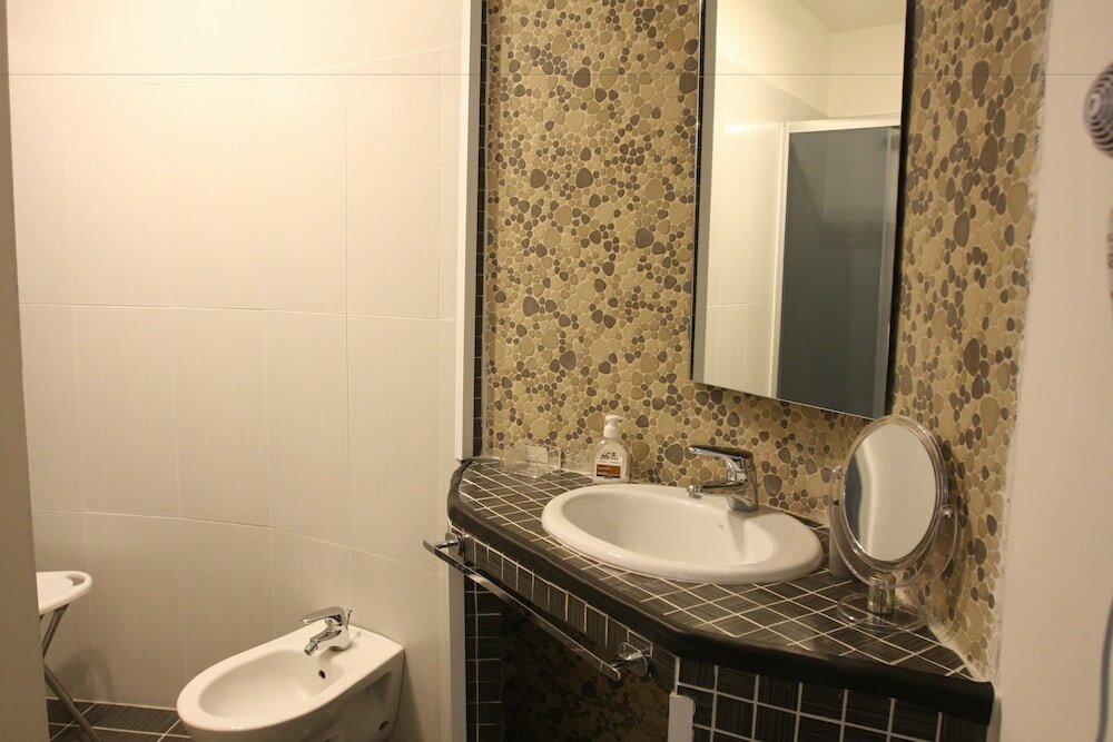 Фото Base Napoli B&b