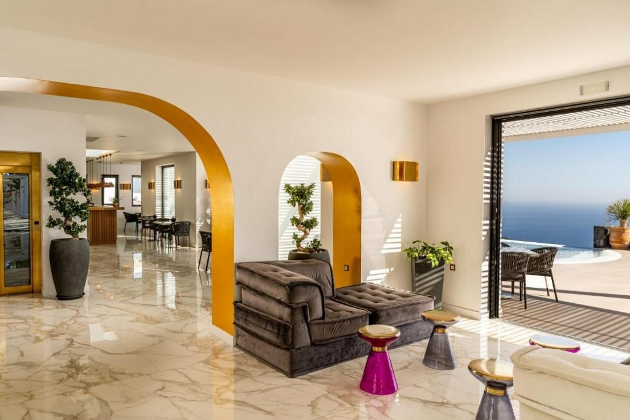 Фото Cresanto Luxury Suites