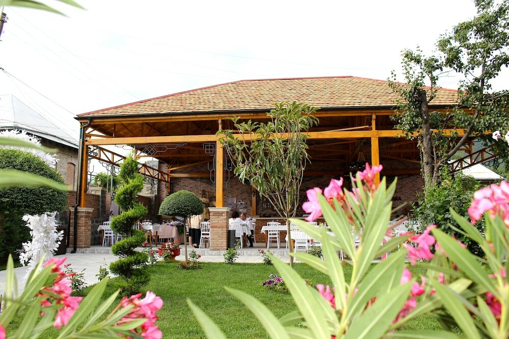 Фото Macara Sheki City Hotel