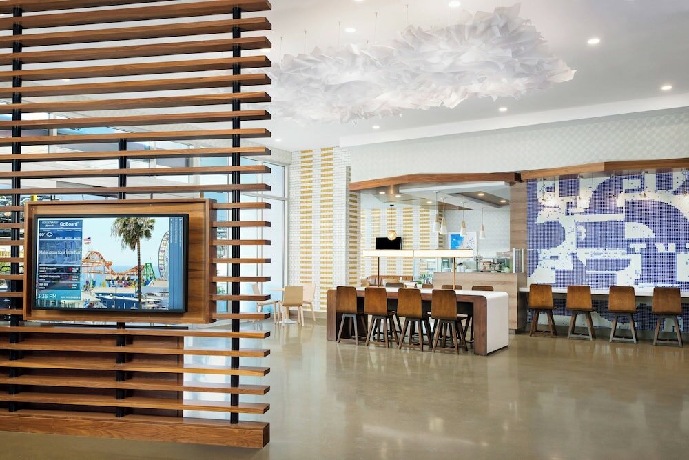 Фото Courtyard by Marriott Santa Monica