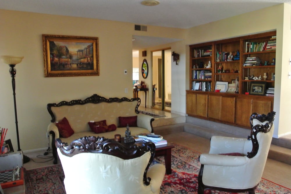 Фото Mini Mansion in Hollywood Hills