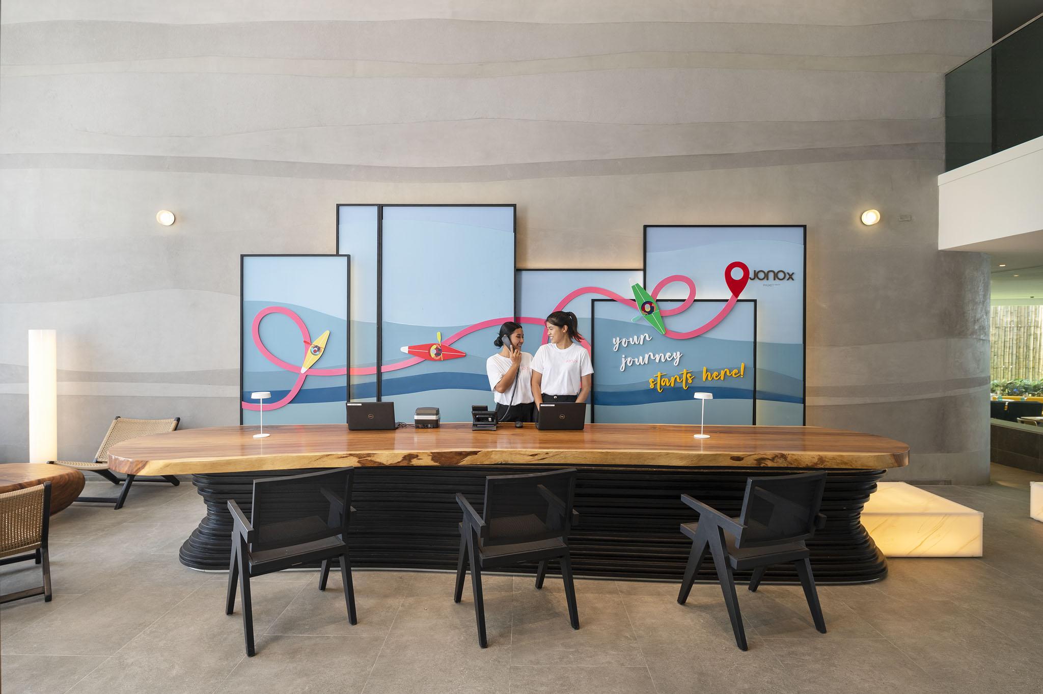 Фото JonoX Phuket Karon Hotel