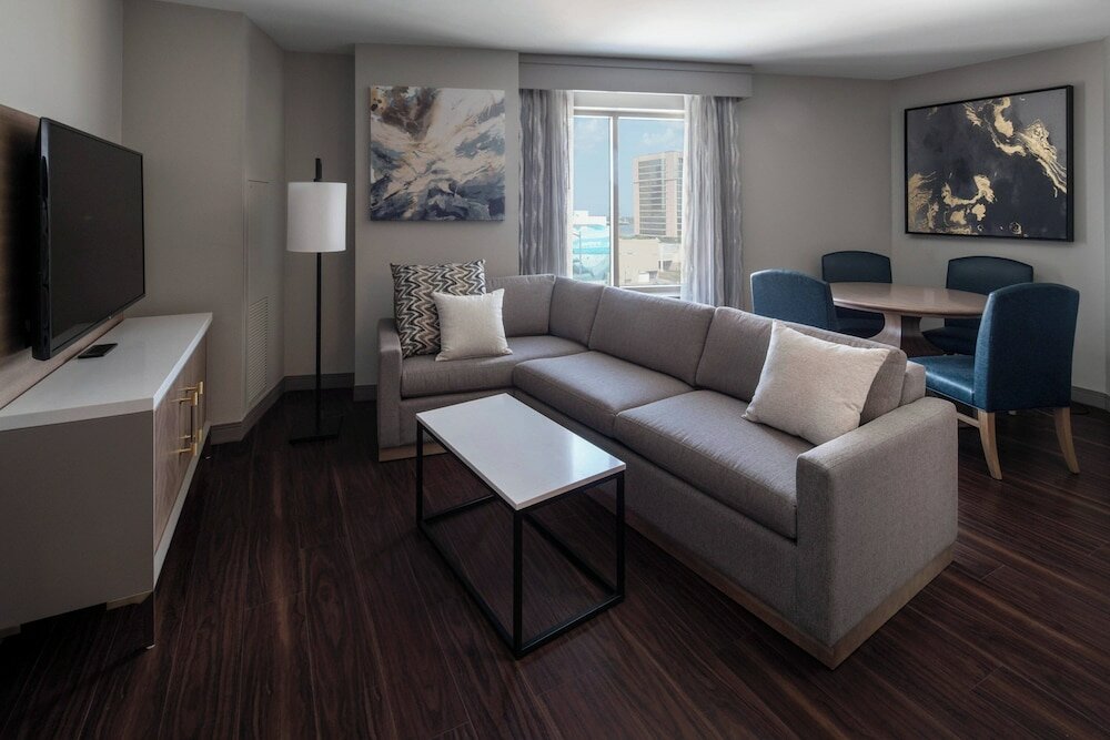 Фото New Orleans Marriott Warehouse Arts District