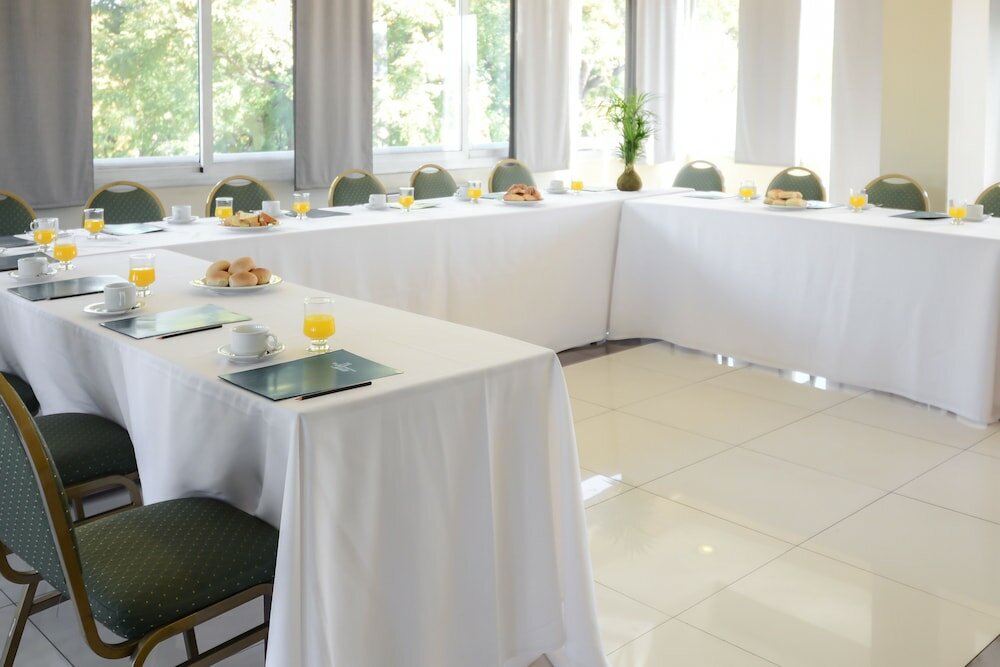 Фото Portal Plaza Suites