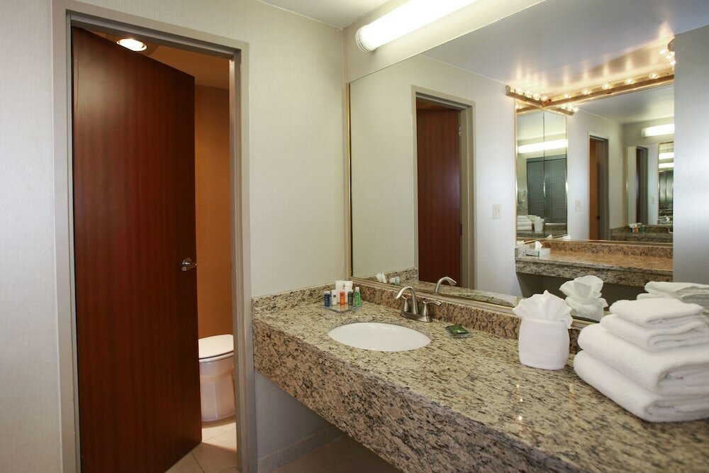 Фото The Claridge Hotel