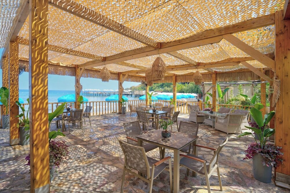 Фото Merit Crystal Cove Hotel